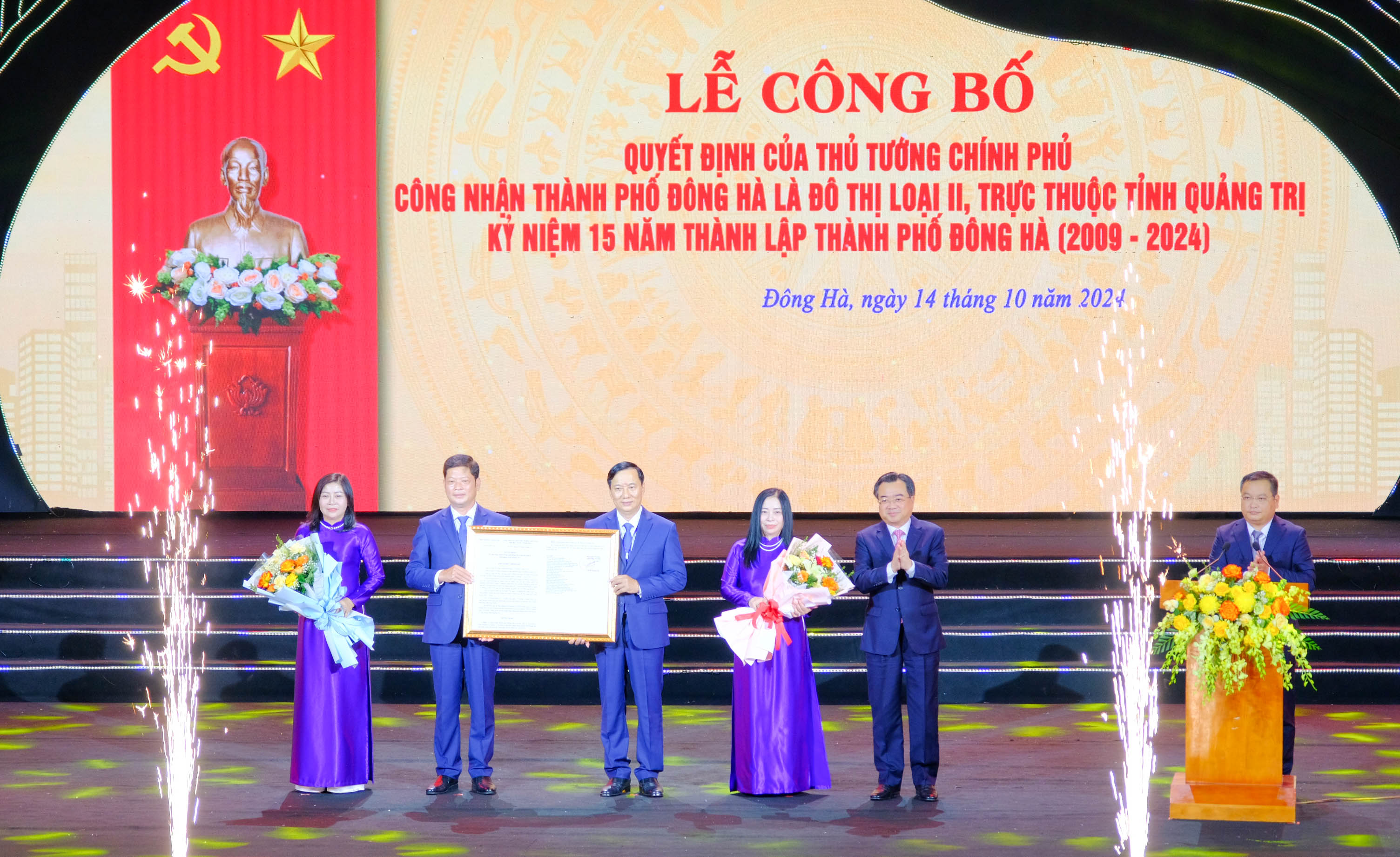 Đông Hà long trọng tổ chức lễ công bố quyết định công nhận đô thị loại II và kỷ niệm 15 năm thành lập