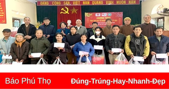 Trao 300 suất quà Tết cho người khuyết tật, trẻ mồ côi, hộ nghèo