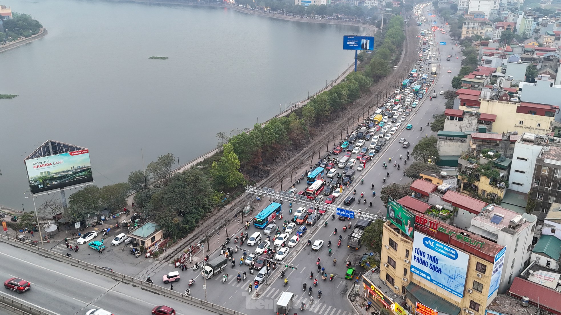 La circulation dans la capitale est « tendue comme un arc » lors du dernier jour ouvrable, photo 11