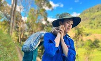 'អាវ​បៃតង' និង​ប្រជាជន​ដឹក​សម្ភារៈ​ទៅ​សាងសង់​ស្ពាន​នៅ​តាម​ព្រំដែន