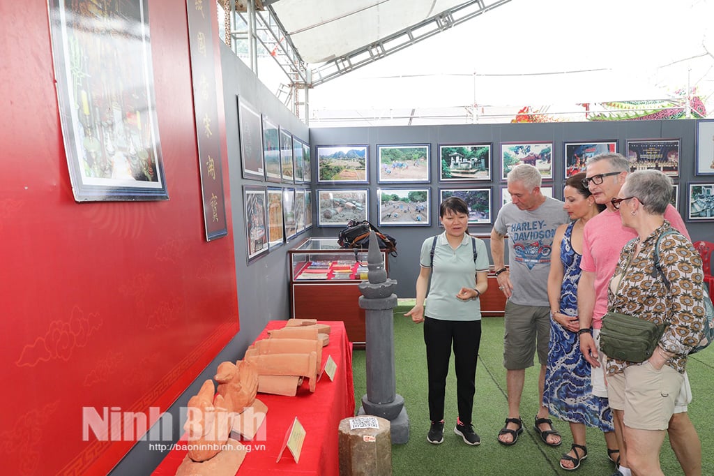 Exposición especial "La capital de Hoa Lu a través de la historia" en el Festival de Hoa Lu 2024