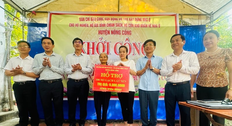 Trưởng Ban Nội chính Tỉnh ủy Nguyễn Ngọc Tiến dự Lễ khởi công xây dựng nhà ở cho hộ nghèo, hộ gia đình chính sách, hộ còn khó khăn về nhà ở huyện Nông Cống