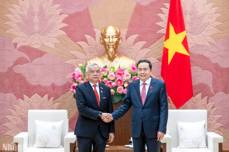 Fostering the great friendship and special solidarity between Vietnam and Laos