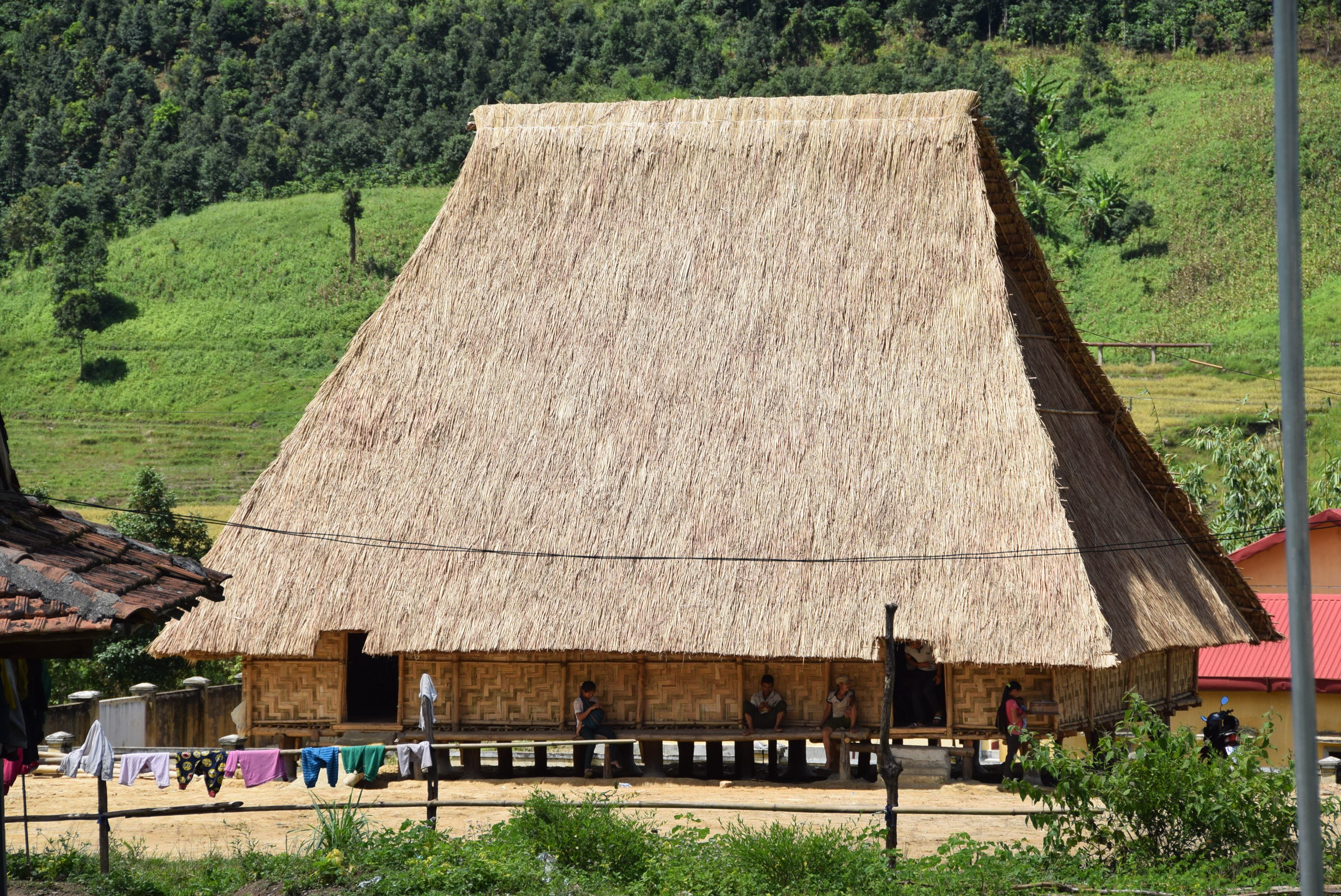 Casa comunal y pueblo