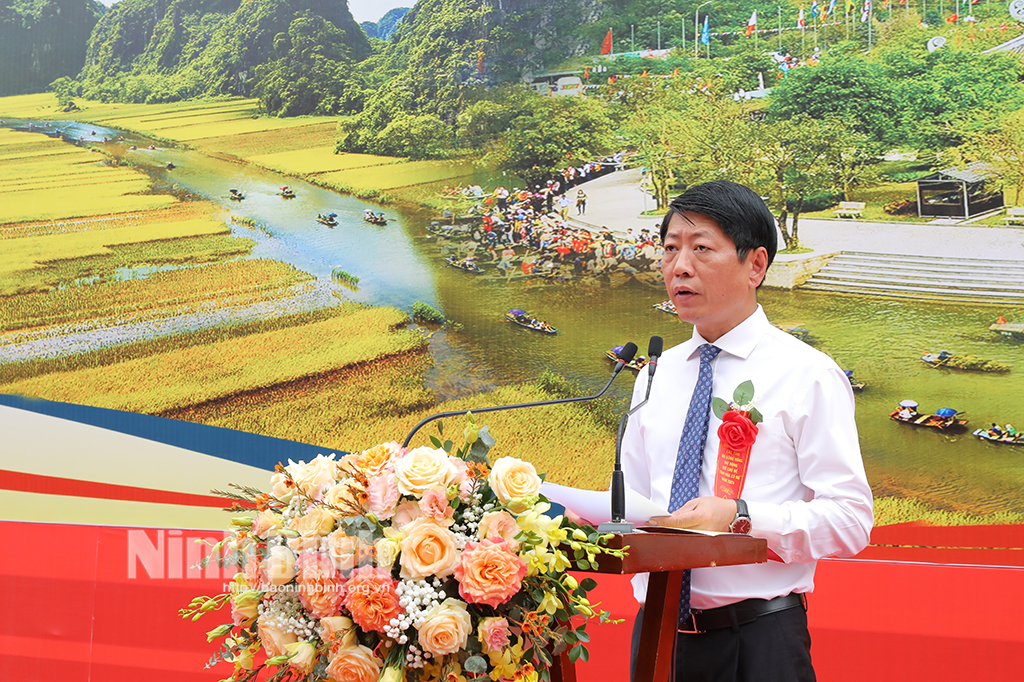 Inauguración de la Exposición de Plantas Ornamentales de las provincias de la región del Delta del Río Rojo en 2024