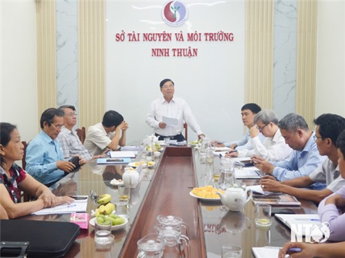 The Provincial Vietnam Fatherland Front Committee supervises the handling of responses to voters' and people's opinions and recommendations at the Department of Natural Resources and Environment.