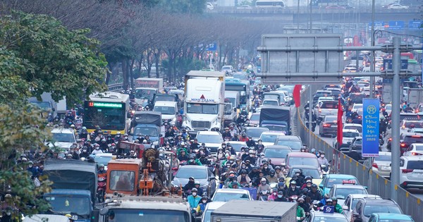 Traffic in the capital 'tense as a bowstring' on the last working day