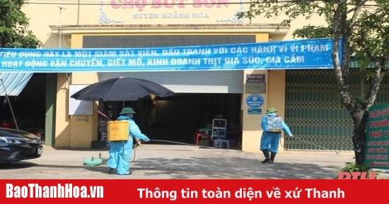 Distributing more than 16,332 liters of disinfectant chemicals to implement the "Month of general cleaning, disinfection, and environmental decontamination to prevent and control livestock and poultry diseases"