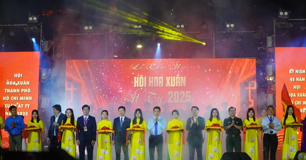 Impressions of the opening of the 45th Ho Chi Minh City Spring Flower Festival - 2025