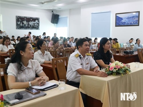 The Provincial Women's Union organizes propaganda about the situation of Vietnam's seas and islands in 2023