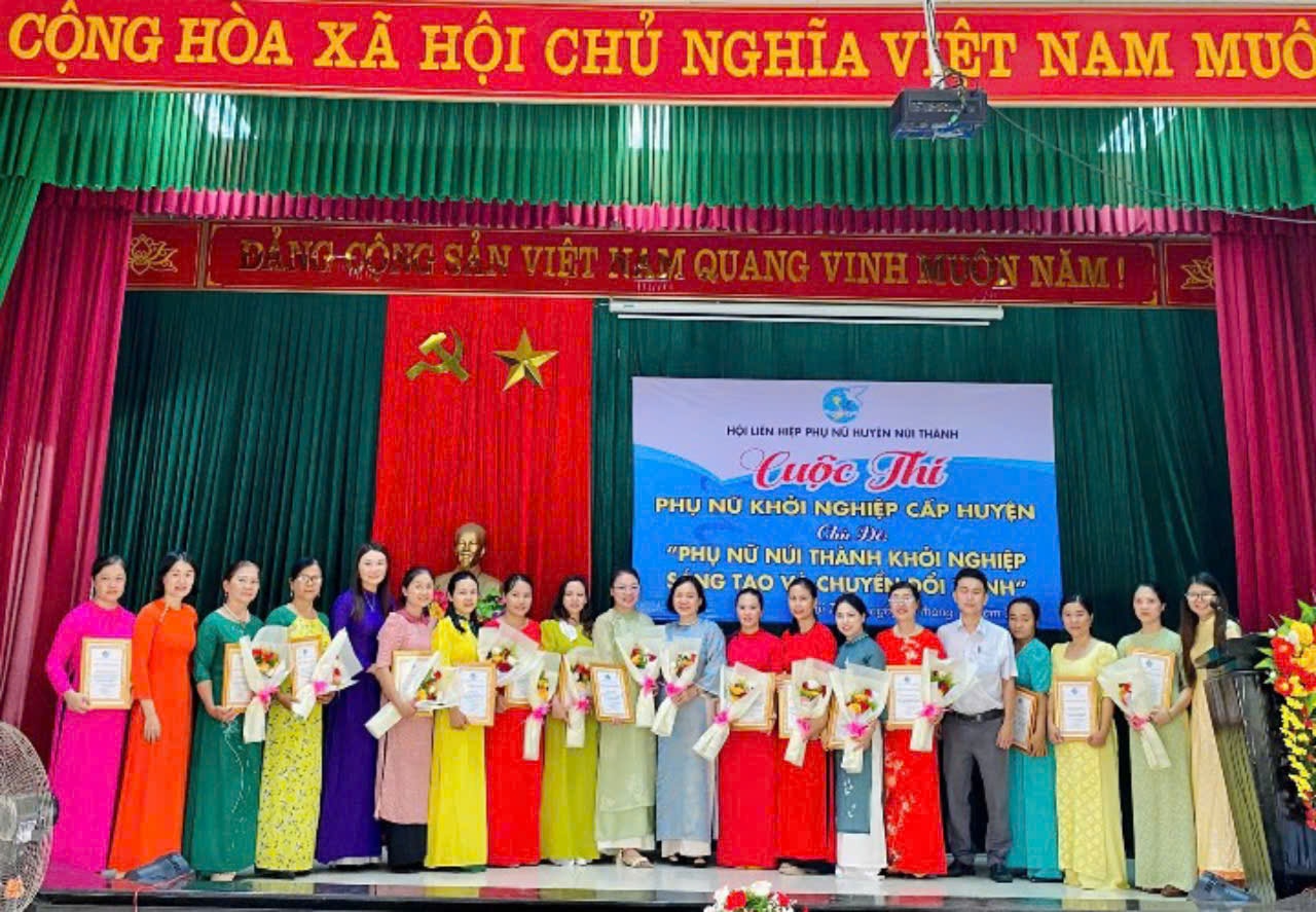 Das bedruckte Kuchenprodukt gewann den zweiten Preis beim Finale der Startup-Ideen für Frauen von Nui Thanh. Foto T.V.
