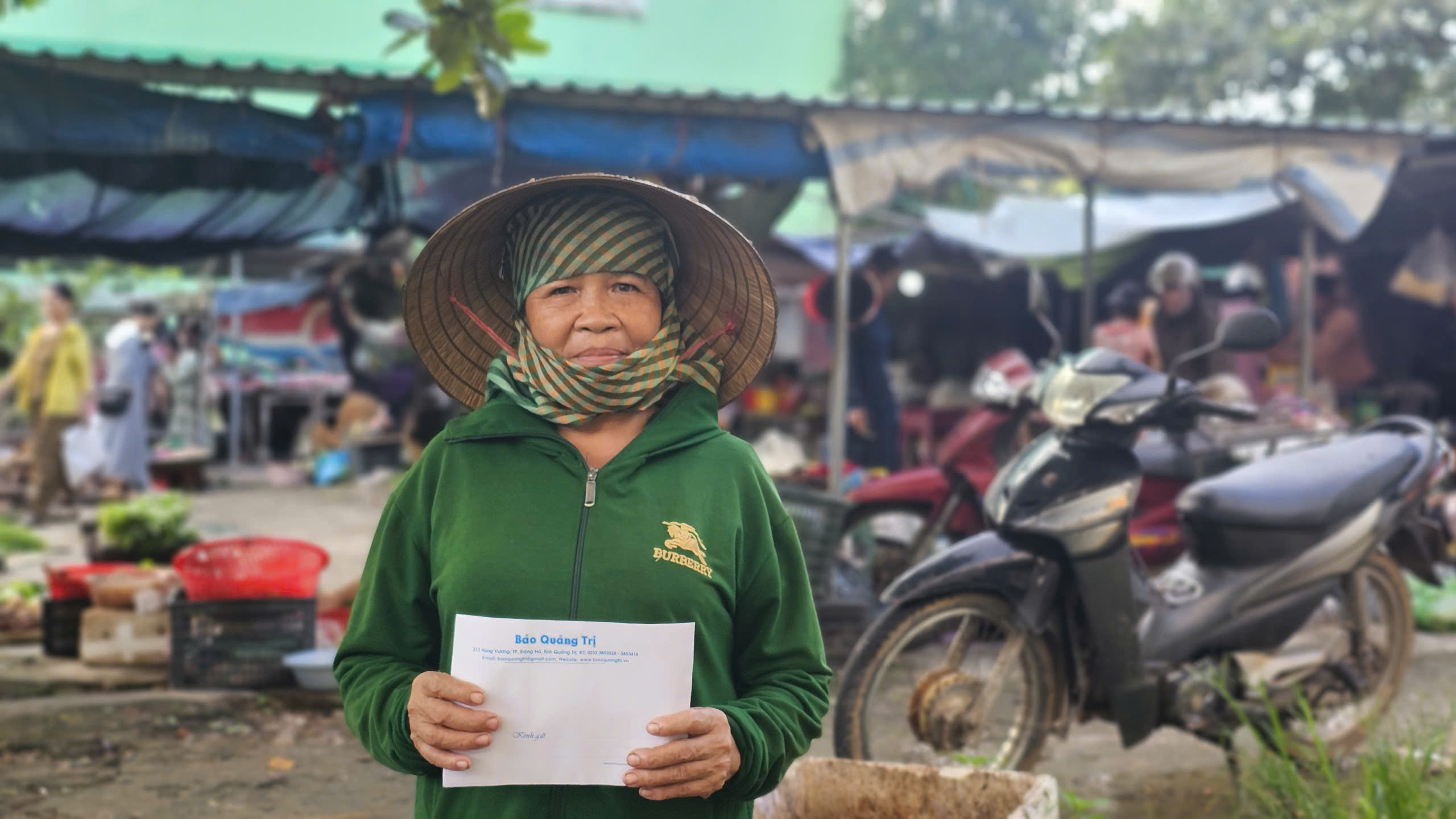 Chương trình “Vòng tay nhân ái Báo Quảng Trị”: Trao hỗ trợ cho hoàn cảnh khó khăn trên địa bàn