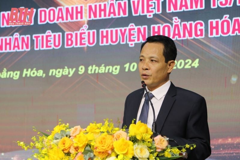 Hoang Hoa district meets and honors typical businesses and entrepreneurs in 2024