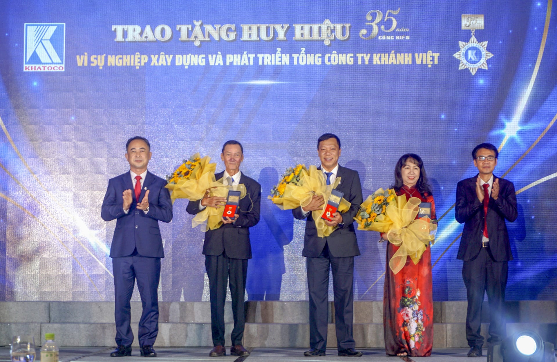 Khatoco leaders presented the 35-year 