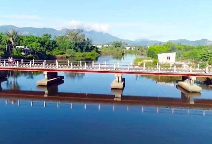 2. MR. NGUYEN PHUNG-BRON ÖVER TEA-FLODEN