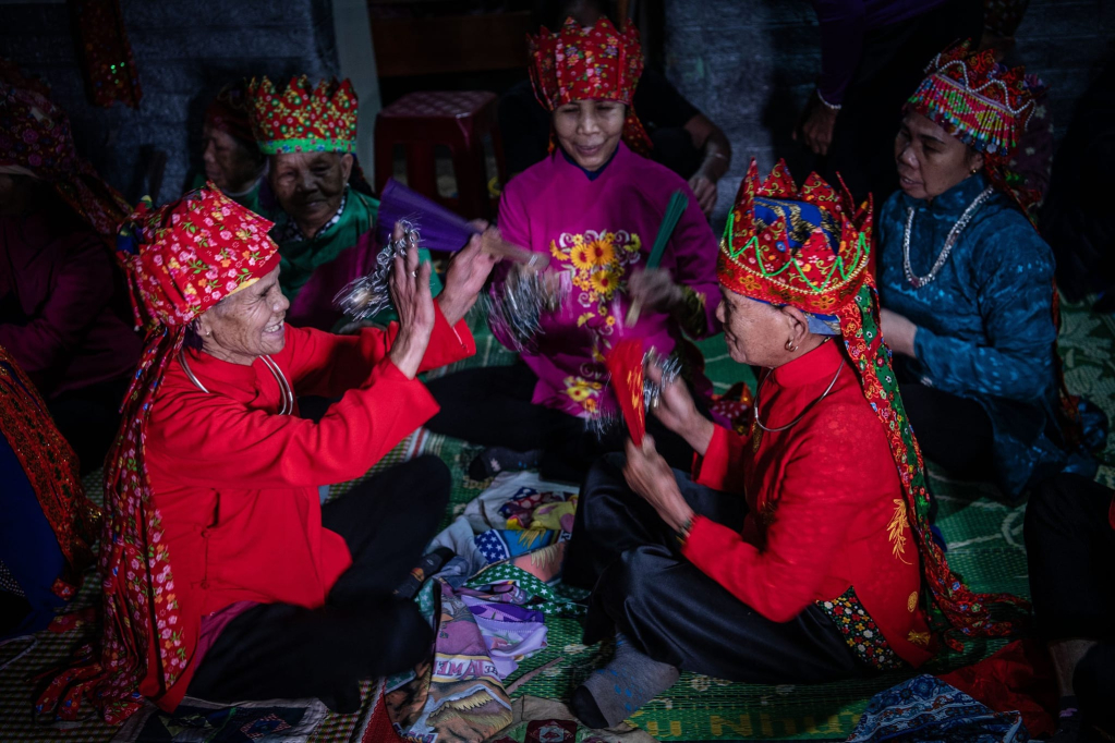 Nghi lễ lẩu Then khao binh tại gia đình bà then Hà Thị Nin ở thôn Ngàn Vàng Dưới, xã Đồng Tâm.