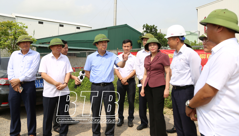 Der Provinzparteisekretär inspizierte den Fortschritt des Projekts 500-kV-Leitung 3 von Quang Trach (Quang Binh) nach Pho Noi (Hung Yen).