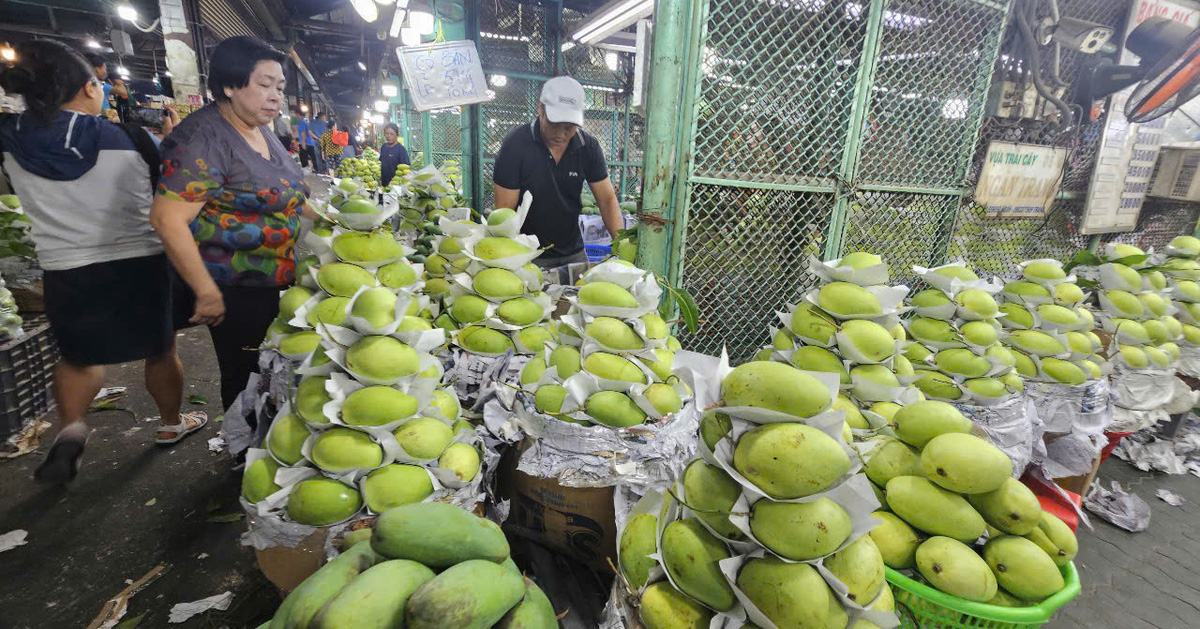 De nombreux commerçants du marché de gros n'ont pas augmenté les prix des légumes et des fruits pour le Têt.