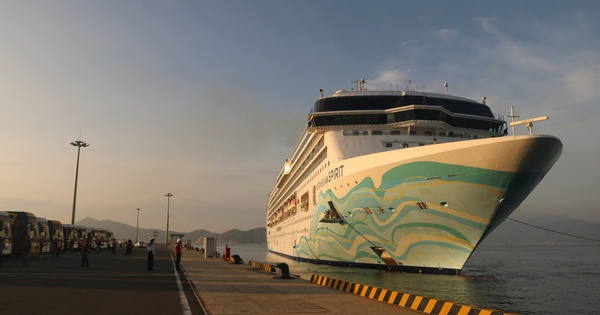 Khanh Hoa continuously welcomes international visitors by ship