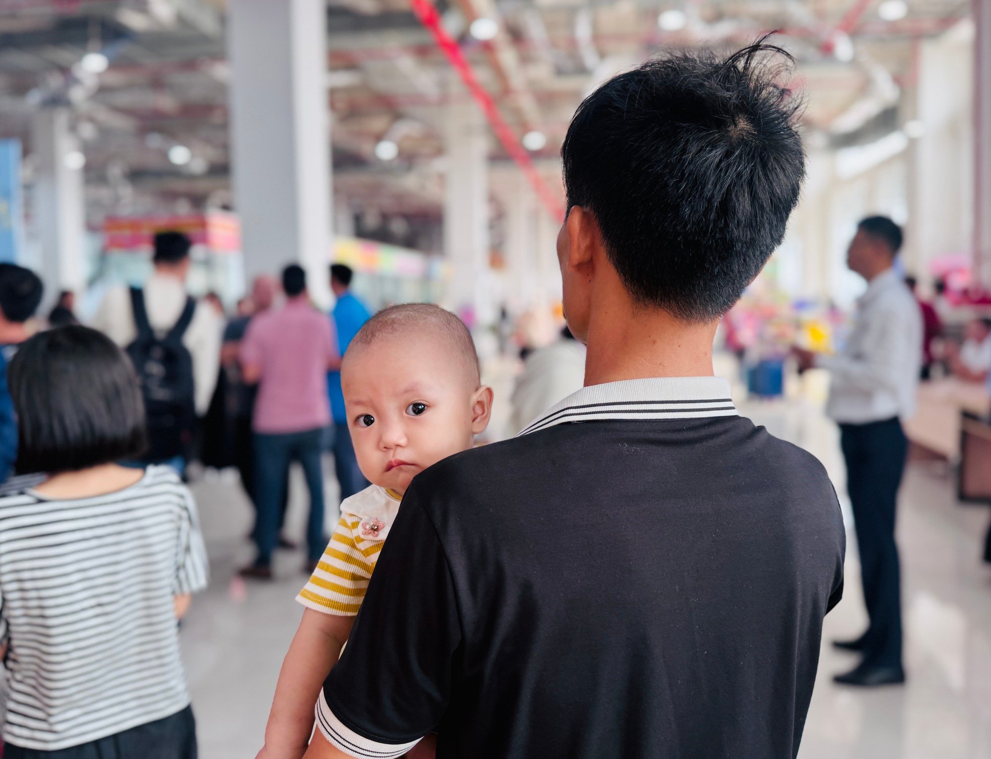 TP.HCM: Bến xe, sân bay, metro đông đúc khách ngày 25 tháng Chạp- Ảnh 6.