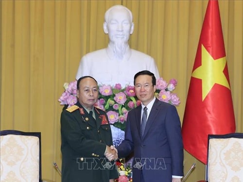 President Vo Van Thuong receives Lao Deputy Minister of National Defense