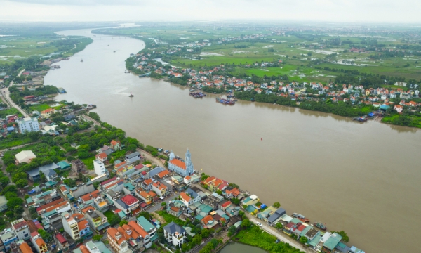 "Speeding up the progress of turning Quang Yen into a city by 2025"