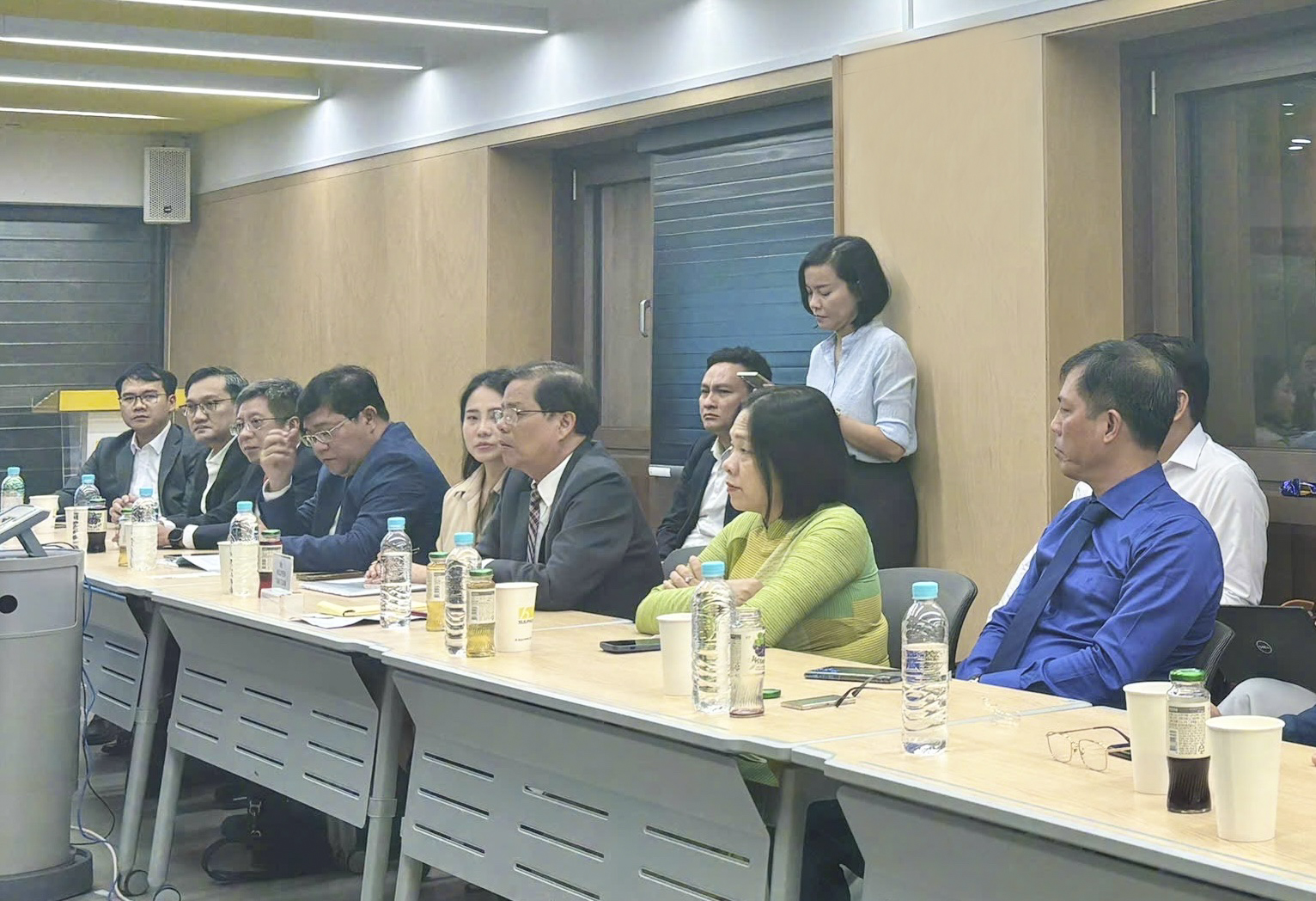 Eine Delegation der Provinz Khanh Hoa nahm an der Arbeitssitzung teil.