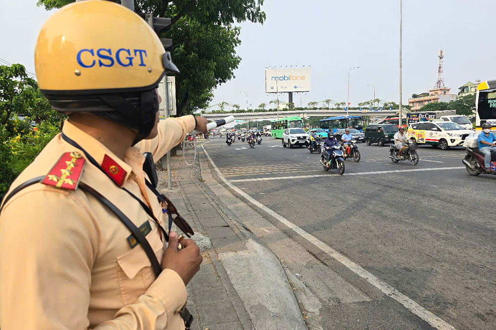 51 unités de la police de la circulation de Ho Chi Minh-Ville mobilisées pour aider les gens à rentrer chez eux en douceur pour le Têt