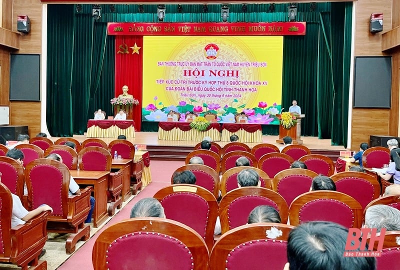 La delegación de la Asamblea Nacional de la provincia de Thanh Hoa se reunió con votantes de los distritos de Nhu Thanh y Trieu Son.