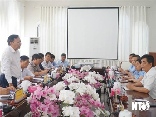 Die Führer der Volkskomitees der Provinzen arbeiten mit der Delegation der Vietnam Academy of Agriculture zusammen