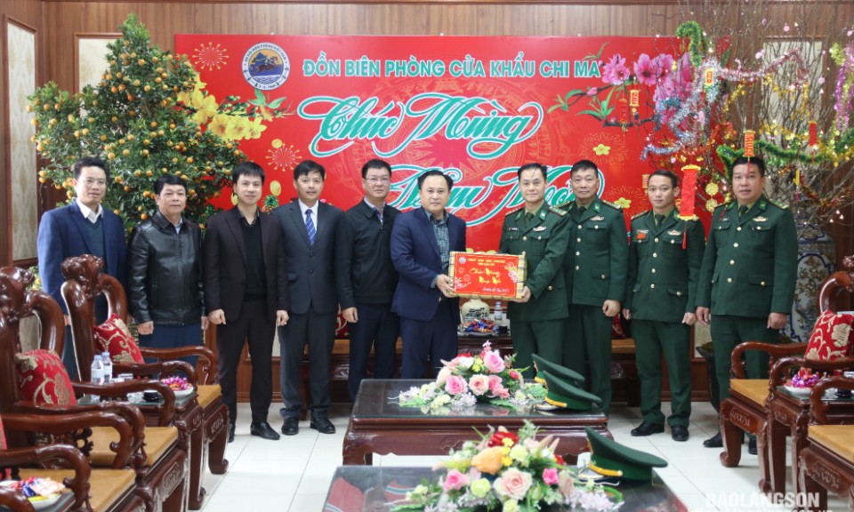 Provincial People's Committee leaders inspect the work of on-duty and serving the Lunar New Year 2025 at some units - Lang Son Newspaper