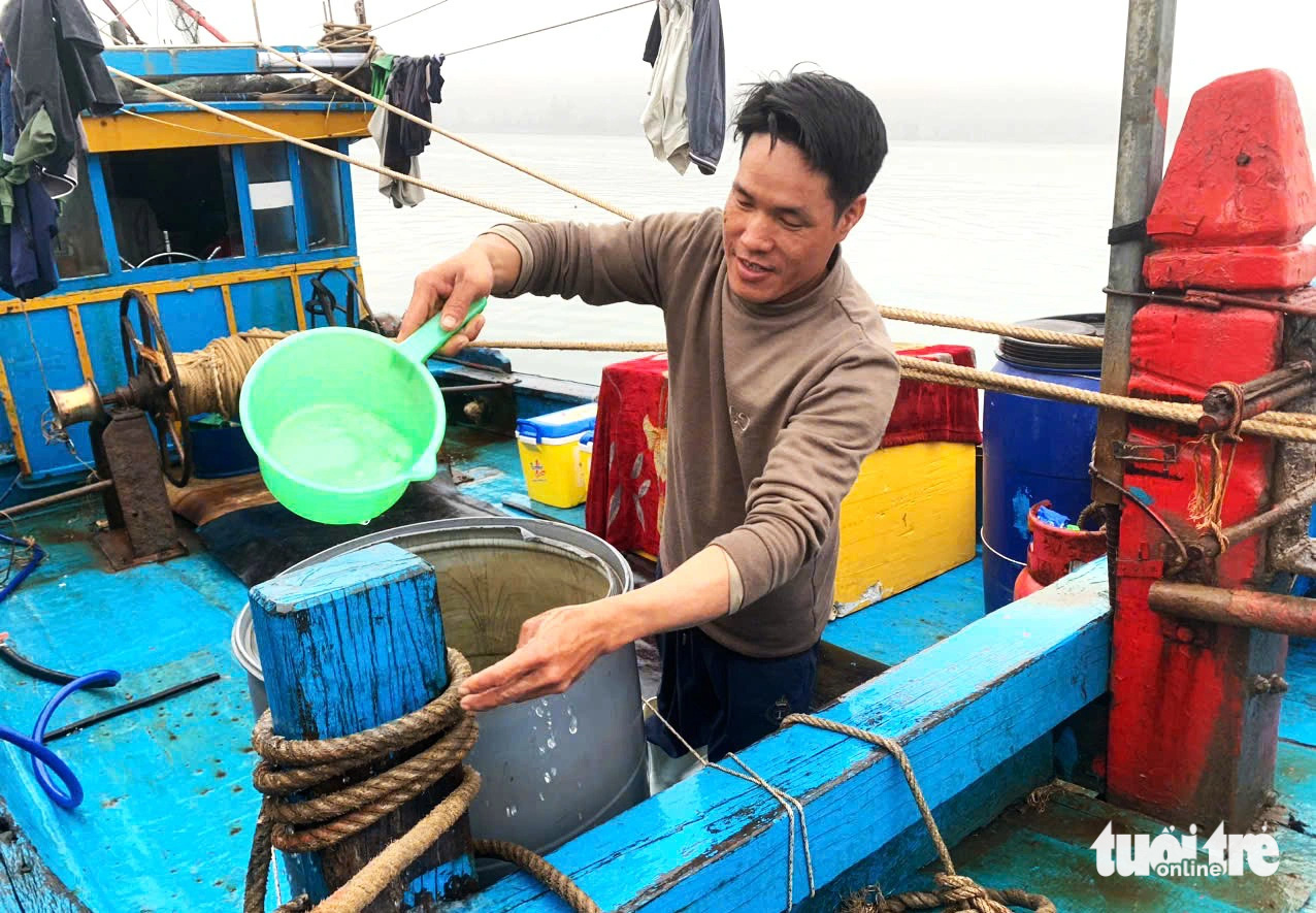 Ngư dân phấn khởi vì đánh bắt được nhiều hải sản sau chuyến biển cuối năm - Ảnh 1.