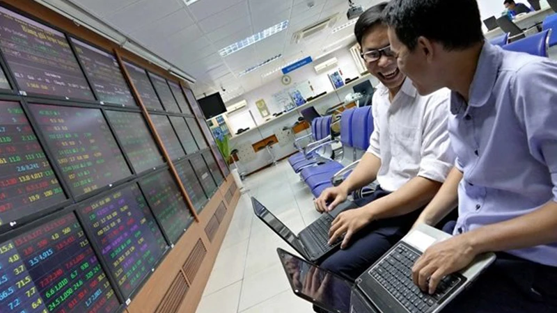 Foreign investors reversed net buying, VN-Index surpassed 1,265 points