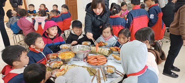 Happy and fulfilling Tet of teachers in the highlands of Lang Son photo 2