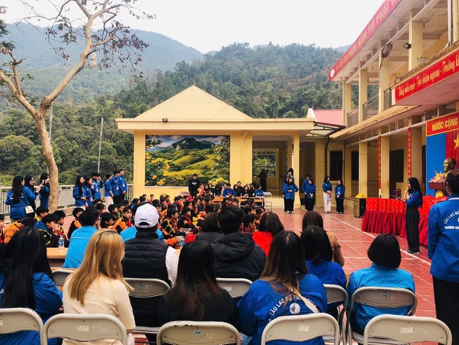 Happy and fulfilling Tet of teachers in the highlands of Lang Son photo 3