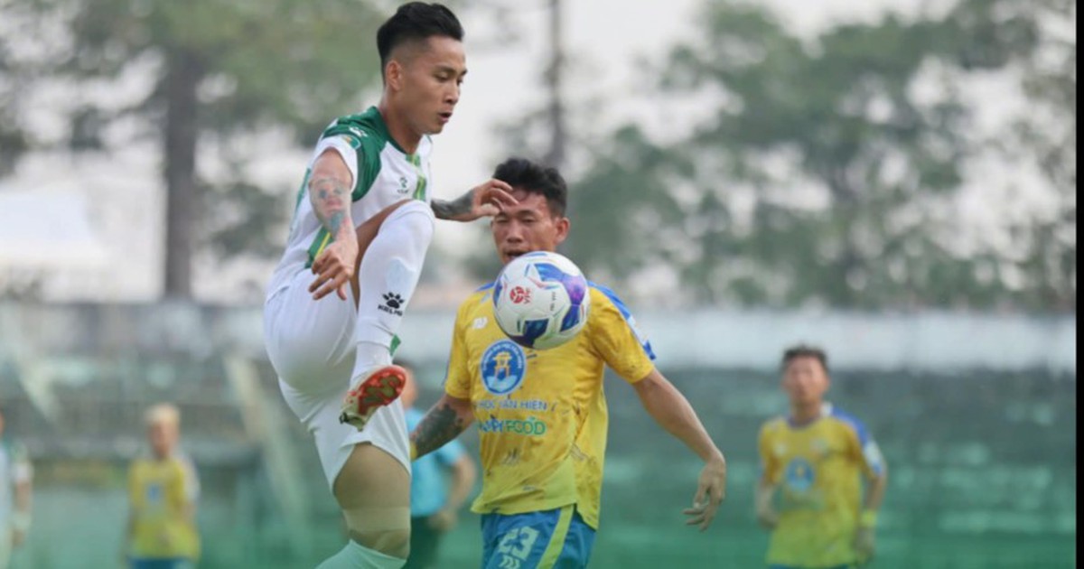 Cong Phuong gives lucky money to teammates, Binh Phuoc Club defeats Dong Thap