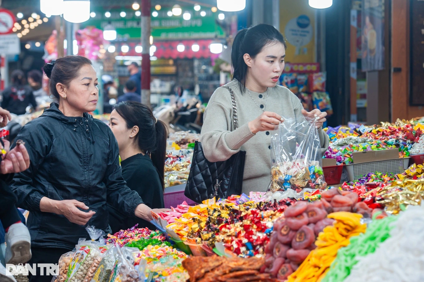 Chi tiêu hơn 10 triệu đồng, gia đình ở Hà Nội không "sợ" Tết