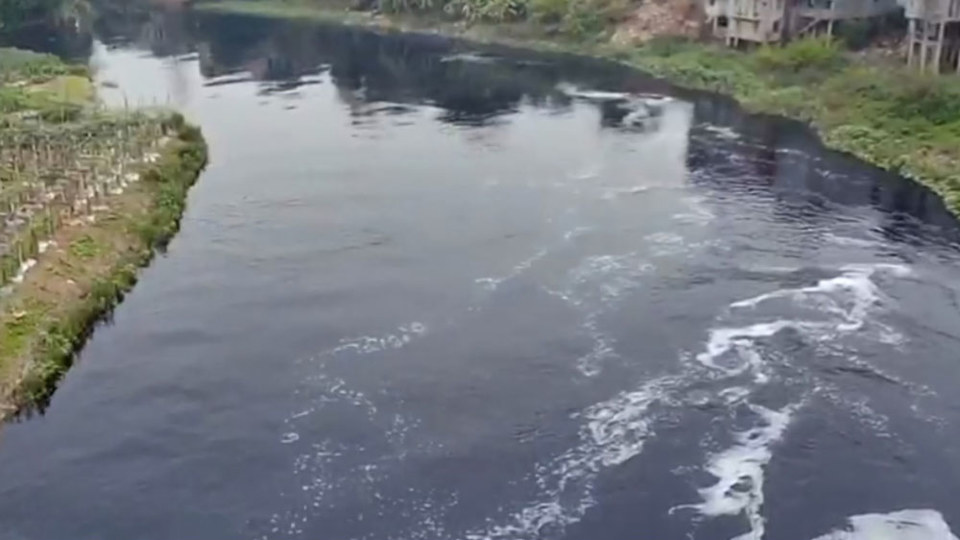 The Prime Minister requested relevant authorities and localities to implement solutions to thoroughly handle sources of waste polluting the Cau River basin.