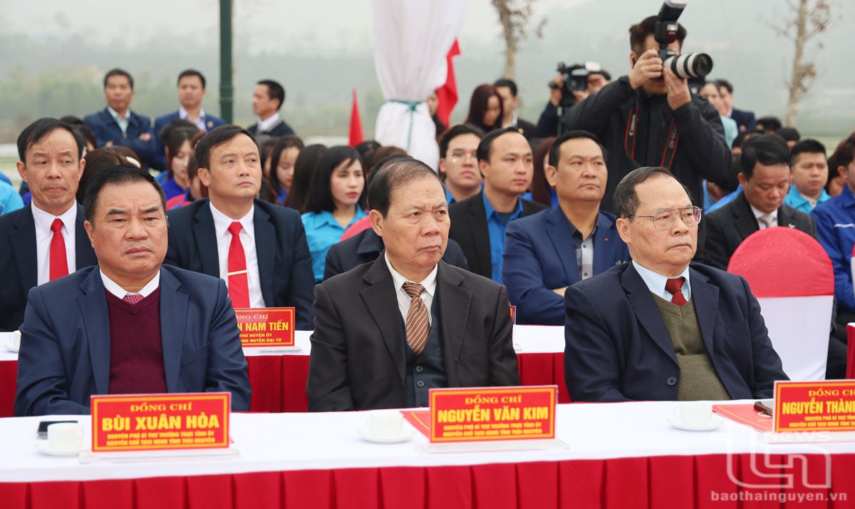전직 지방 지도자들이 행사에 참석했습니다.