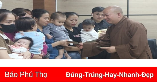 Trao quà Tết cho bệnh nhân nghèo