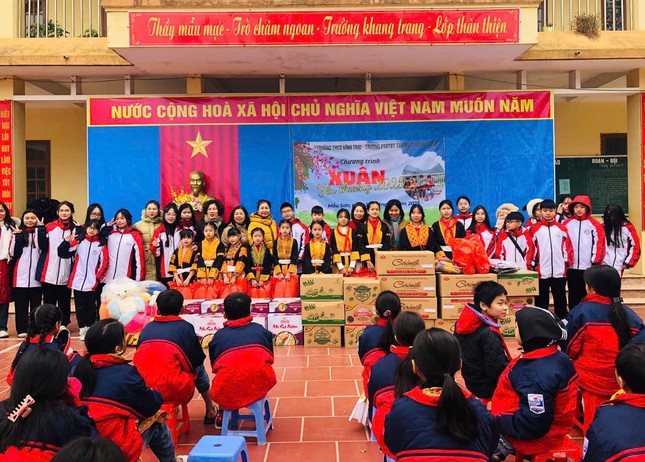 Happy and fulfilling Tet of teachers in the highlands of Lang Son photo 1