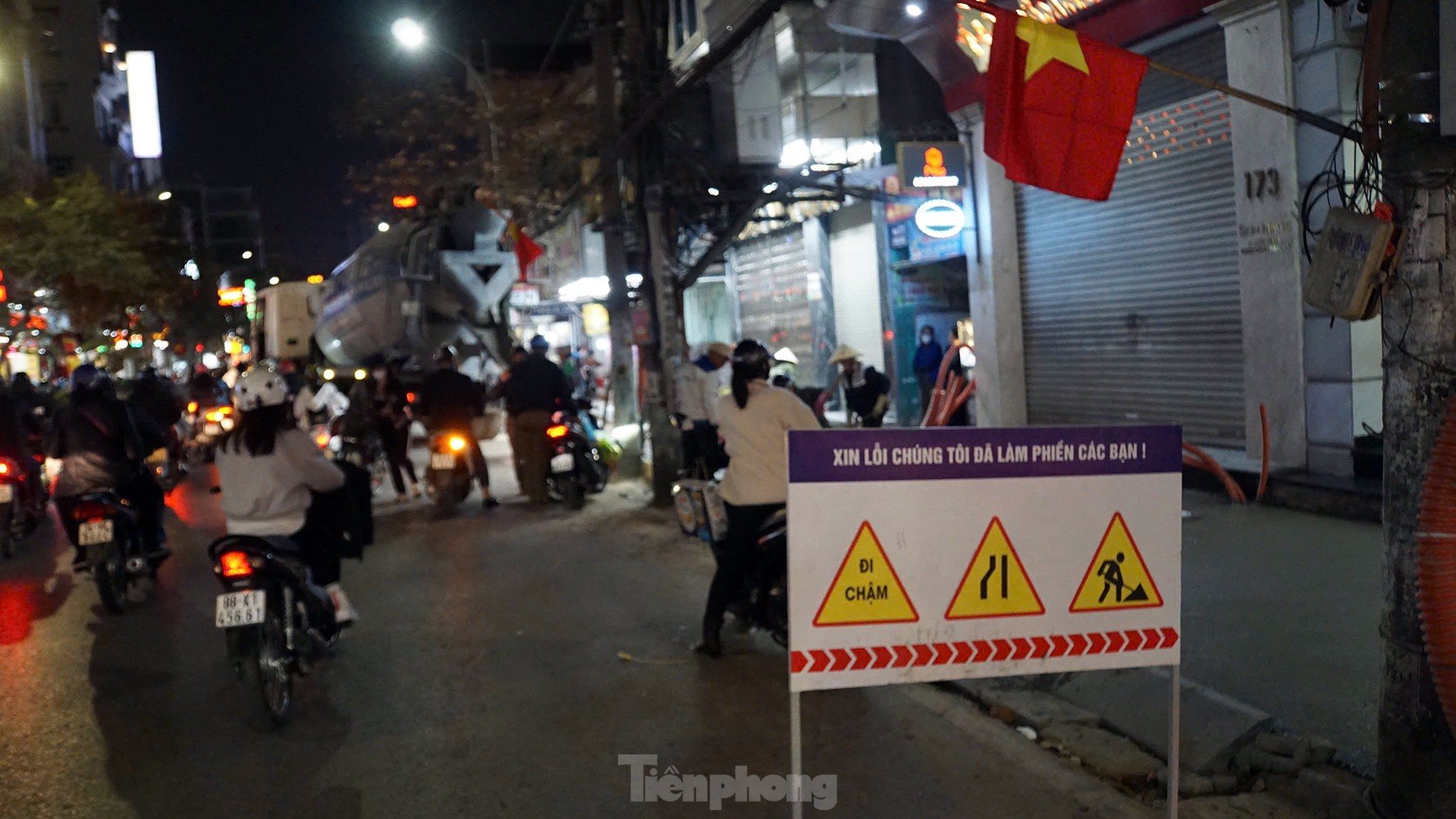 'Dân phố' Hải Phòng khốn khổ vì vỉa hè bị lật tung ngày cận Tết ảnh 2