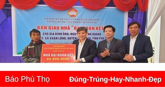 Nhà “Đại đoàn kết” giúp hộ nghèo xã Xuân Lũng đón Tết ấm áp