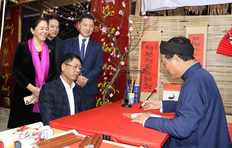 Ninh Binh : « Espace de marché de l'ancien Têt » dans la vieille ville de Hoa Lu