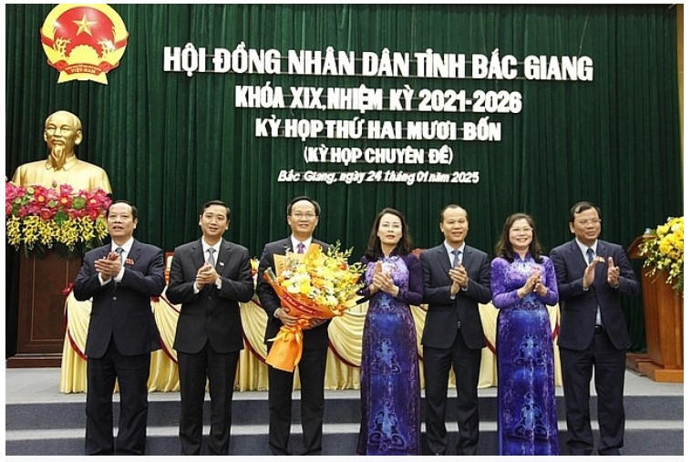 Mr. Pham Van Thinh, Head of the Provincial Party Committee's Mass Mobilization Commission, was elected Vice Chairman of the Bac Giang Provincial People's Committee.