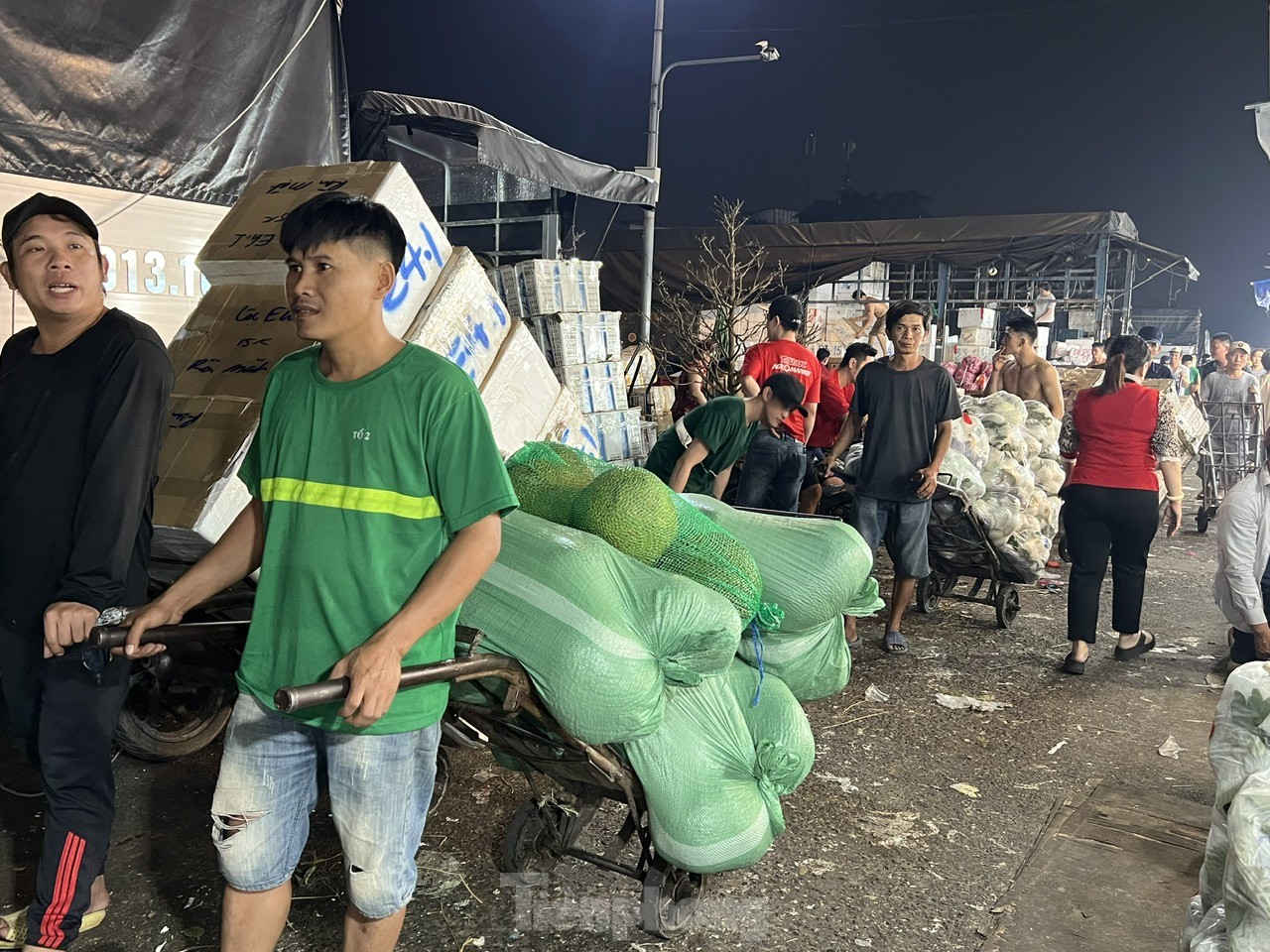 ผลไม้ล้นตลาดค้าส่งในนครโฮจิมินห์ ราคาคงที่ ภาพที่ 8