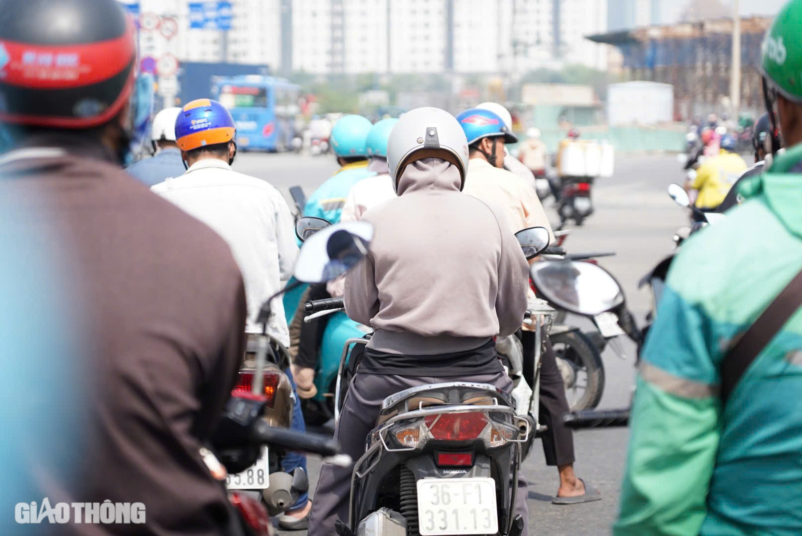 Hàng ngàn xe con đổ về cao tốc, giao thông phía Đông TP.HCM ùn ứ nặng- Ảnh 10.