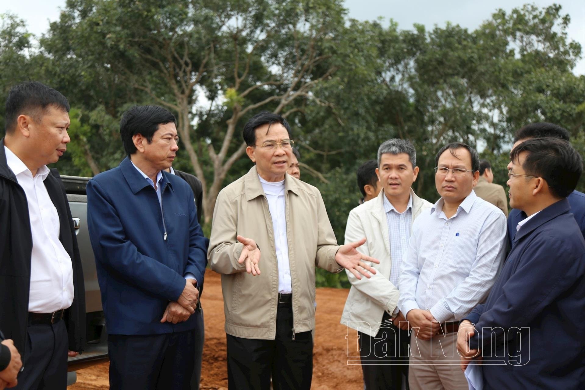 Phó Bí thư Tỉnh ủy, Chủ tịch UBND tỉnh Đắk Nông Hồ Văn Mười kiểm tra các dự án giải ngân chậm tại Đắk Mil