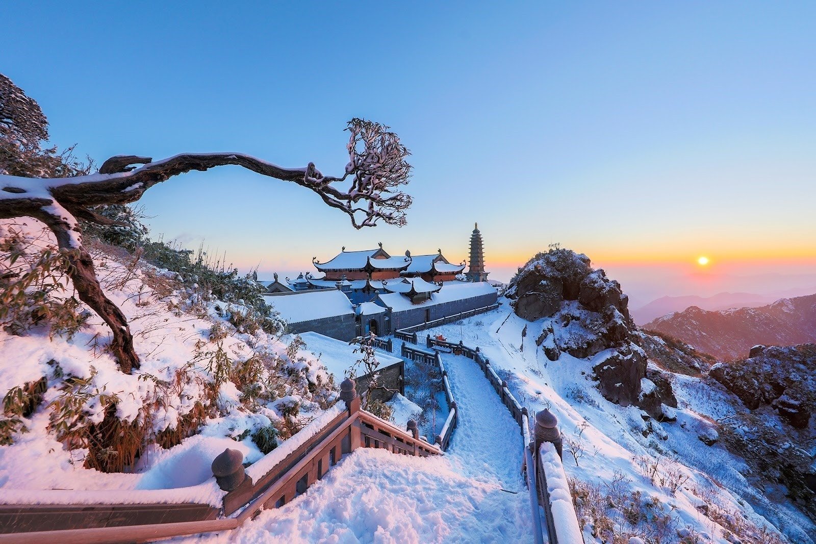 Am Nachmittag des 27. Tet fiel plötzlich Schnee auf das Dach von Indochina, Foto 6