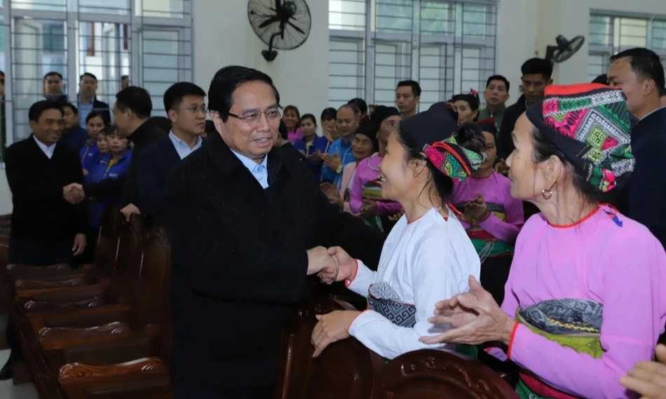 Prime Minister Pham Minh Chinh visits and presents gifts to people in mountainous areas of Thanh Hoa